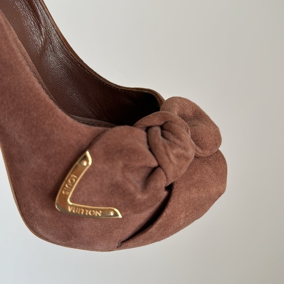 Authentic Louis Vuitton suede heels - Picture 3 of 7